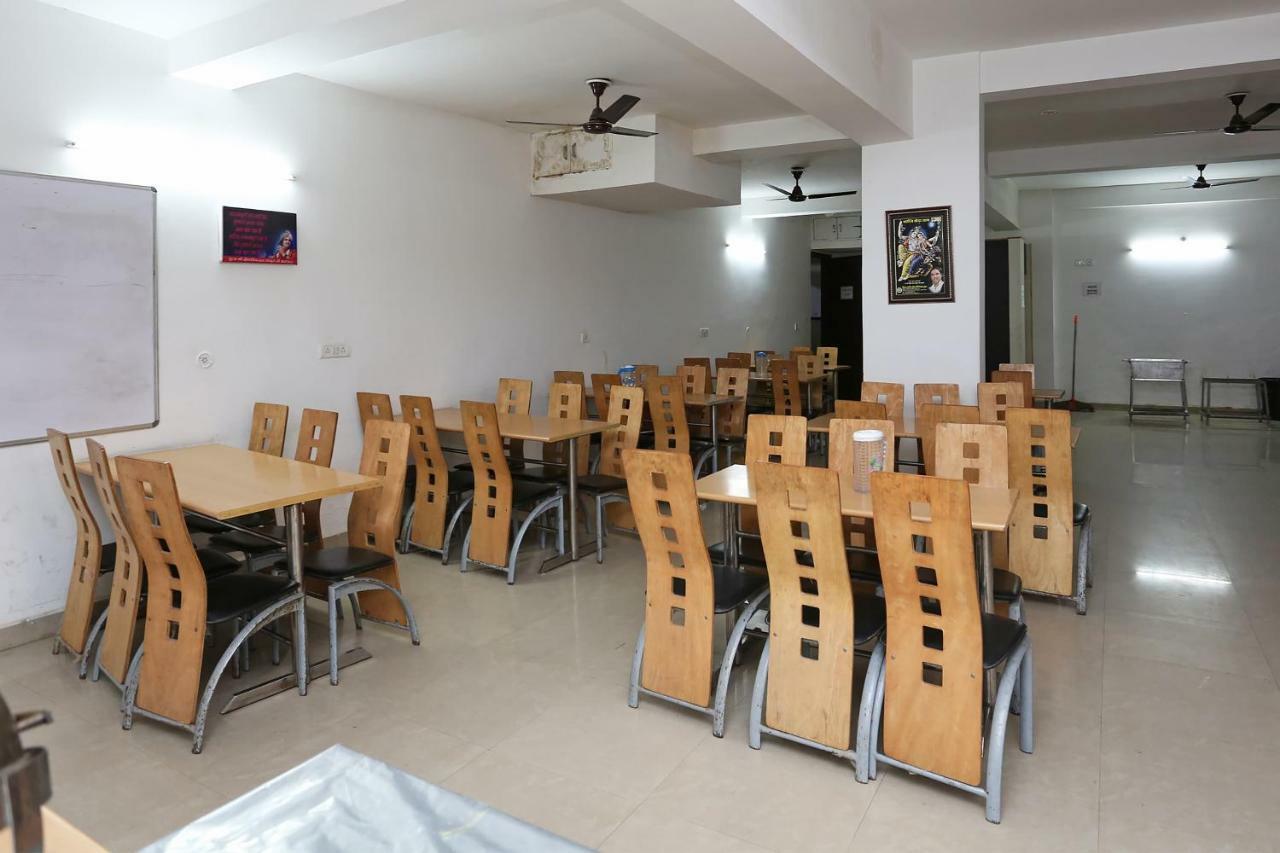 Oyo 13564 Near Prem Mandir Otel Mathura Dış mekan fotoğraf