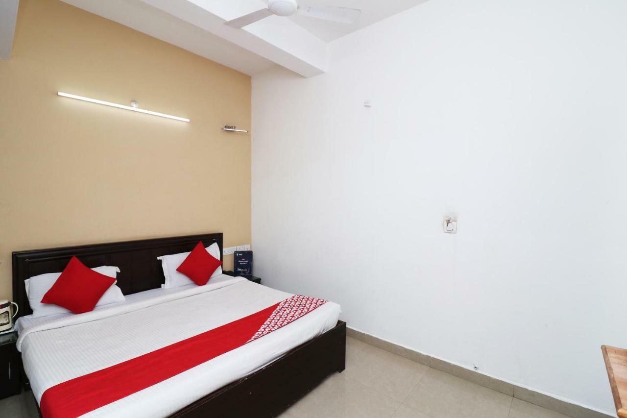 Oyo 13564 Near Prem Mandir Otel Mathura Dış mekan fotoğraf