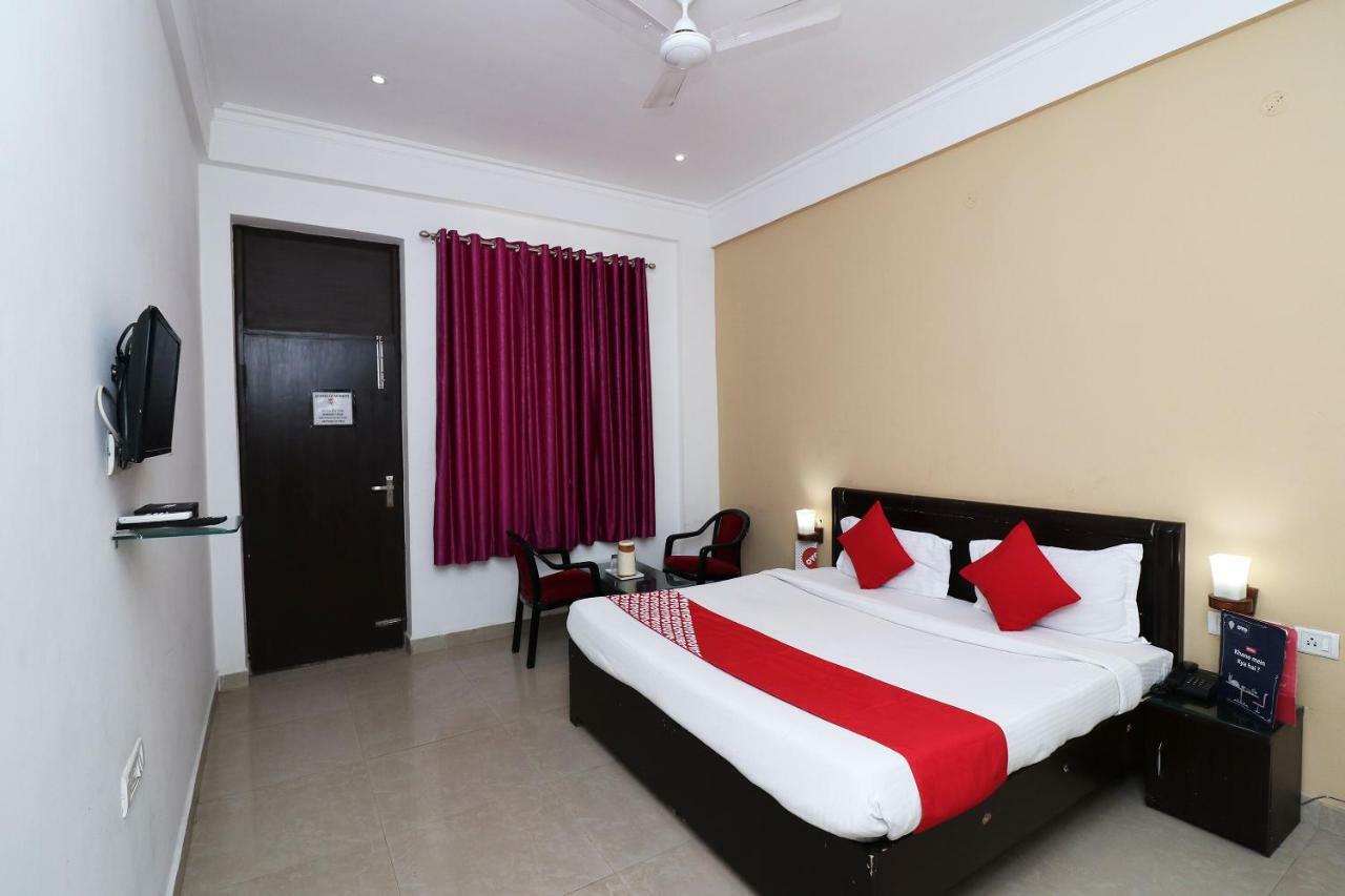 Oyo 13564 Near Prem Mandir Otel Mathura Dış mekan fotoğraf