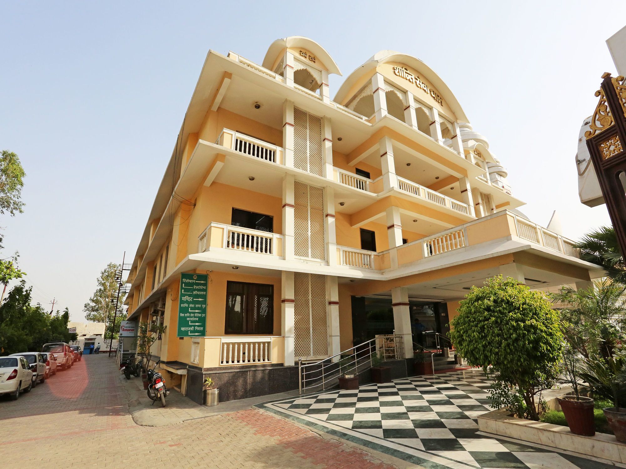 Oyo 13564 Near Prem Mandir Otel Mathura Dış mekan fotoğraf